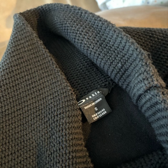 Oakley Women’s black knit sweater. Size small - Picture 9 of 15